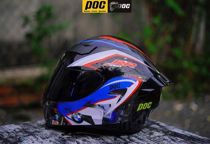 Mũ bảo hiểm Fullface M138b đen bóng lên tem Poc Poc