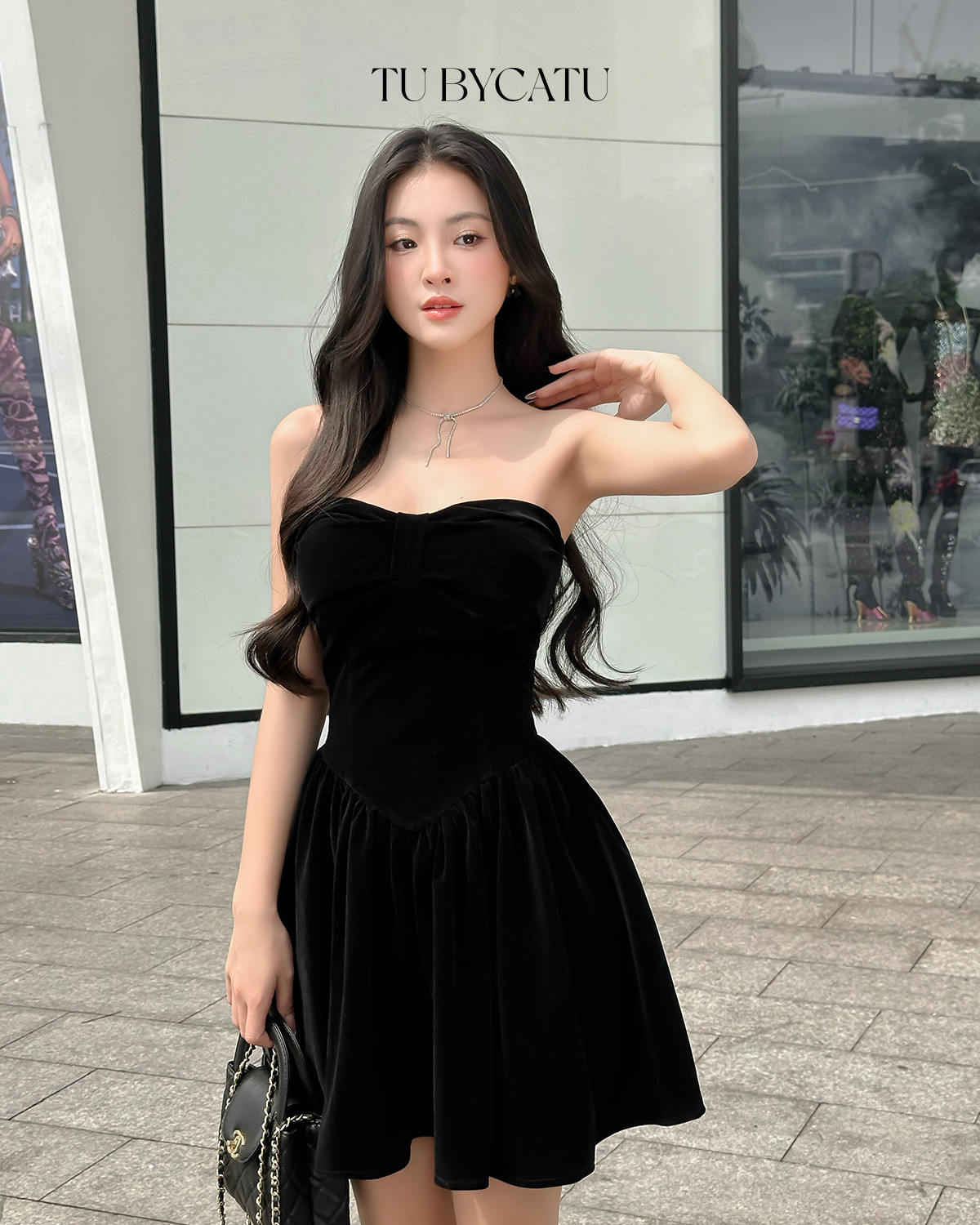 TUBYCATU | Đầm nhung đen cúp ngực