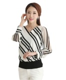Áo kiểu sơ mi sọc xéo phối bo tay dài (Trắng phối đen)