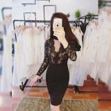 Đầm body ren ôm tay dài xẻ ngực 