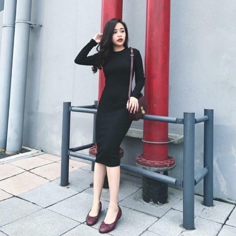 Nơi bán Đầm body xẻ tà màu đen