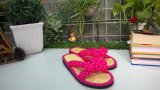 Dép quế đi trong nhà chấm bi