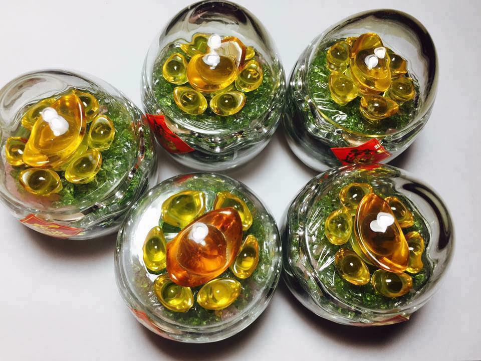 Quả Trứng phong thủy đá thạch anh vụn ngũ sắc tài lộc - Cao 8,5 cm