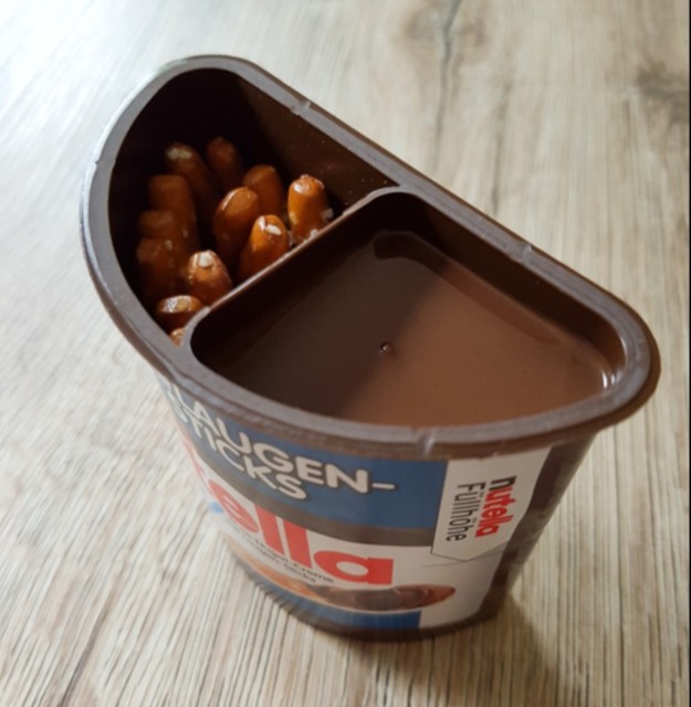 Bánh quy chấm socola Nutella & Go Mỹ (Pretzel Sticks New) - Date T3/2023