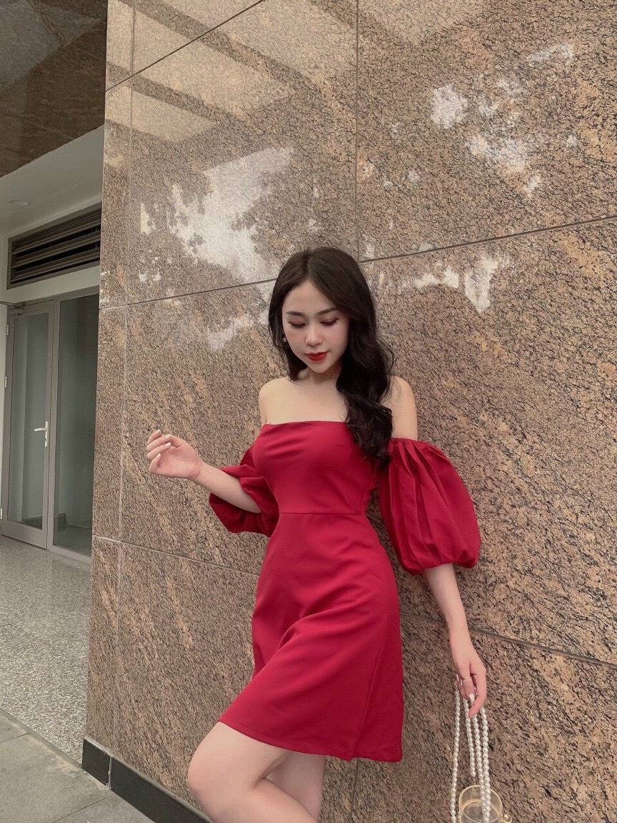 Đầm đỏ cúp ngực rớt vai tay phồng