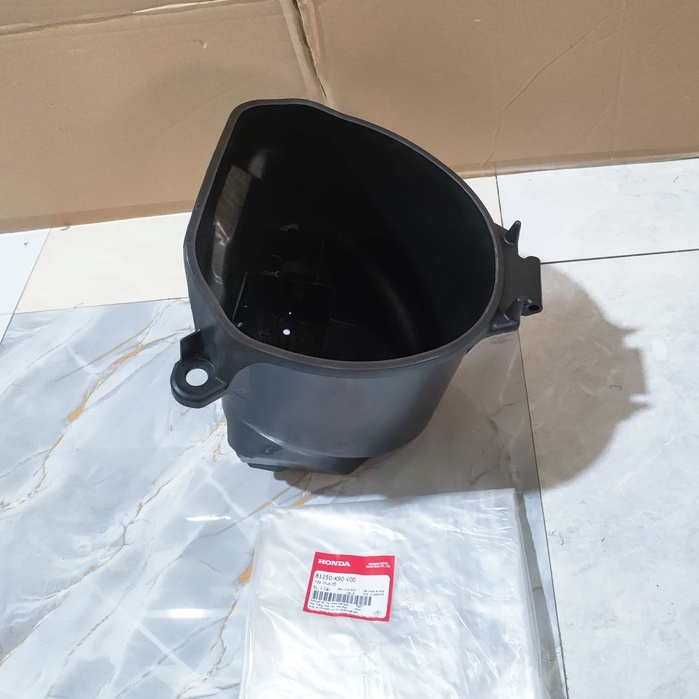 Hộp chứa đồ, thùng yên Wave RSX 110 2016 (81250K90V00)