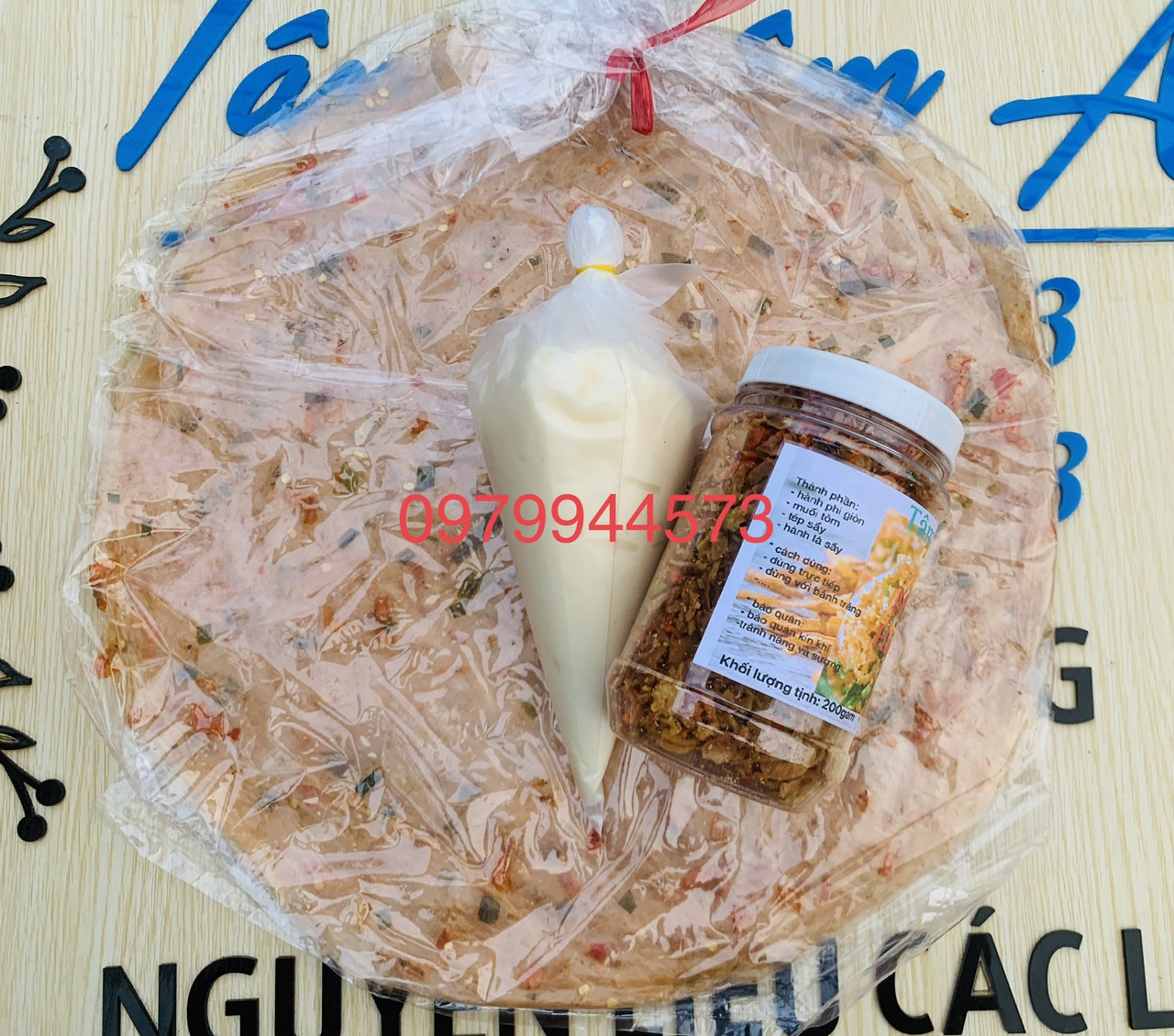 500g bánh tráng tôm phơi sương + 200g hành phi trộn tép + 190g bơ vàng/trắng