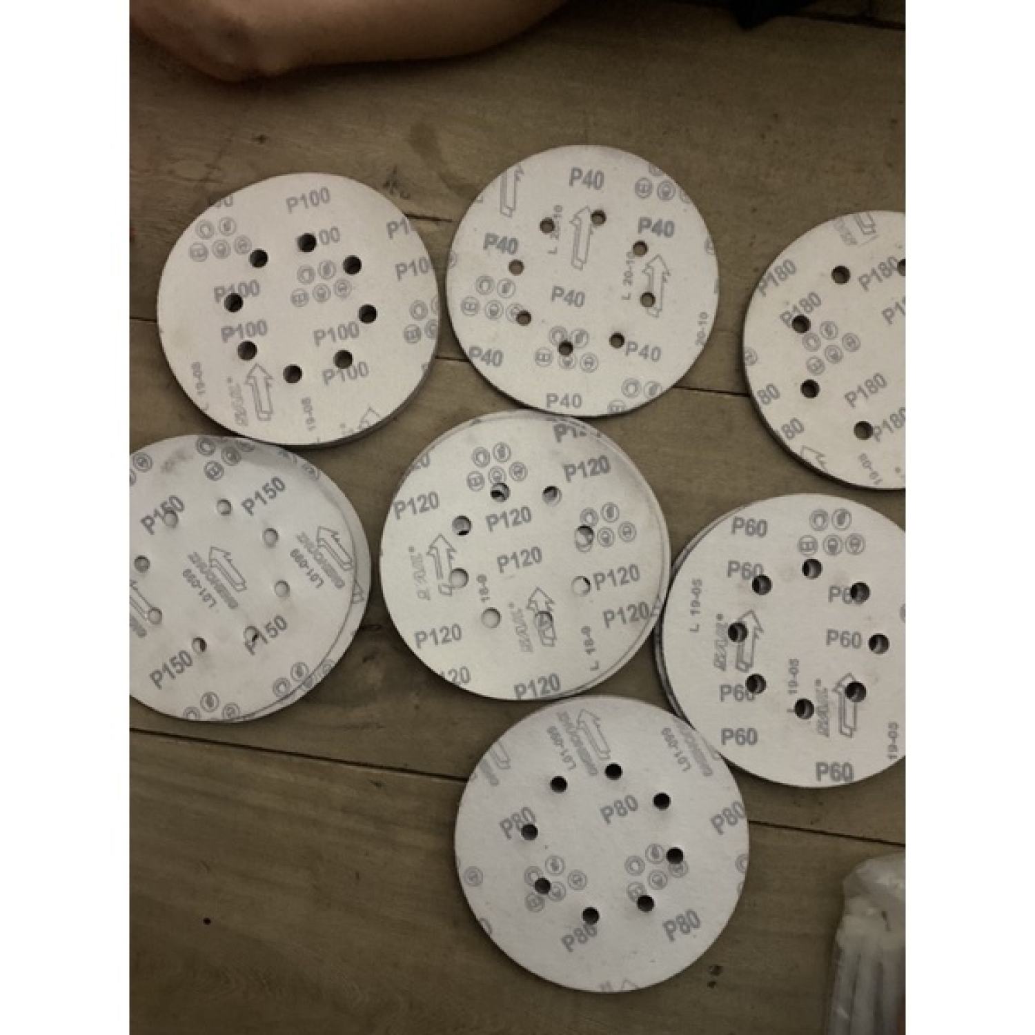 Giấy nhám ,giấy giáp tròn đế lông phi 180 (hàng chuẩn)