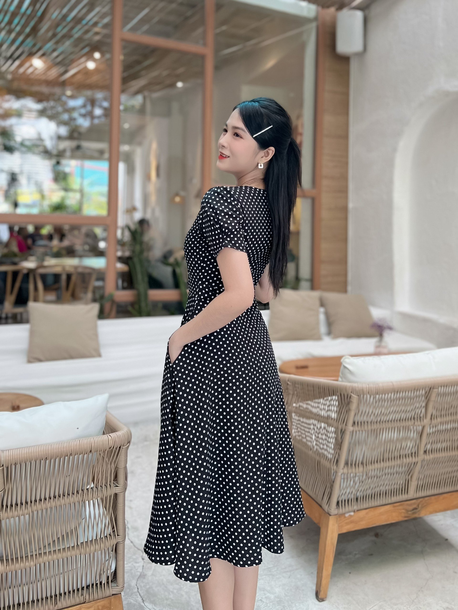 Đầm dáng xòe cổ V chấm bi phối hoa K219
