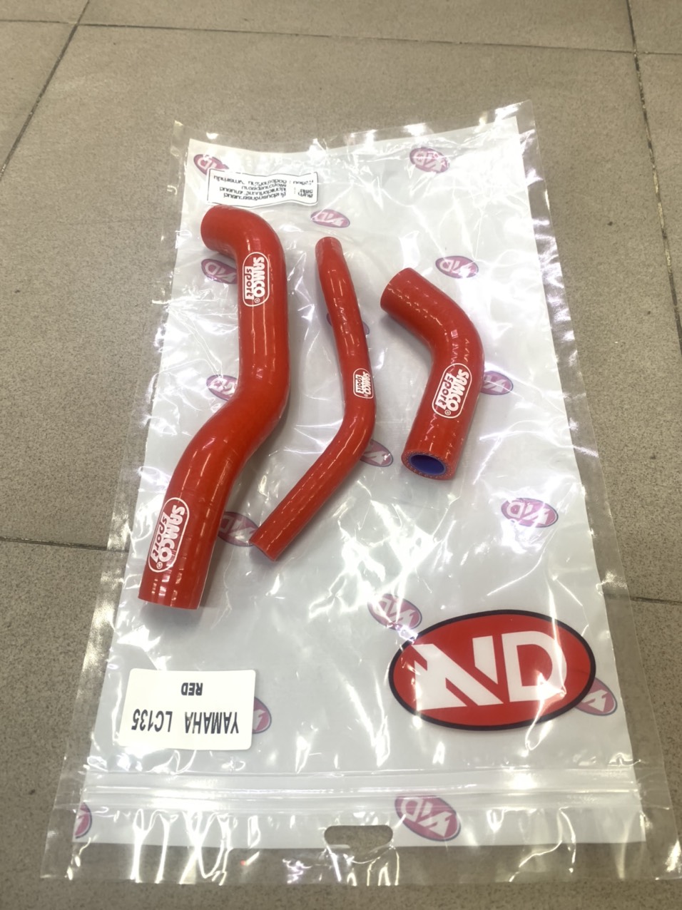 Ống nước xe EXCITER 135 đời 2010 và 2011 hiệu SAMCO màu đỏ