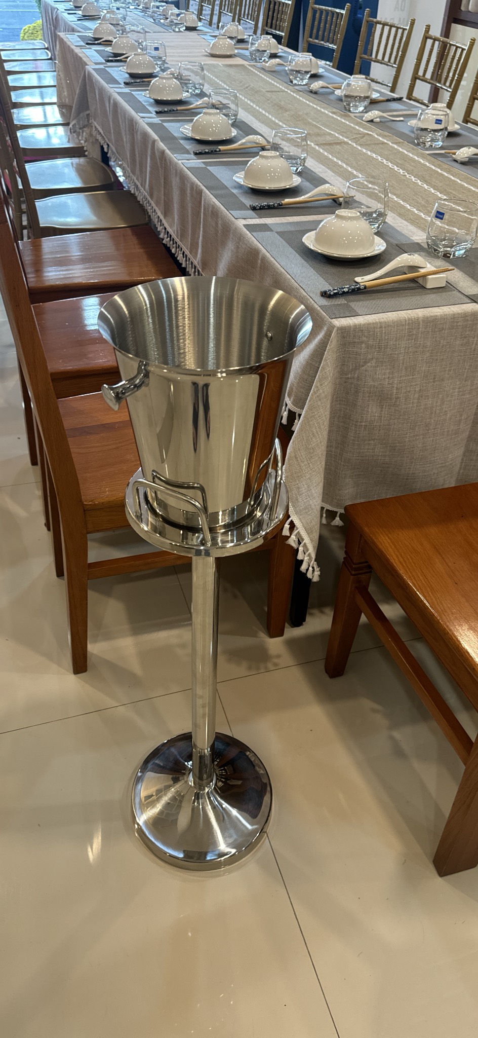 Bộ xô ngâm rượu vang và chân xô kiểu kiểu Âu