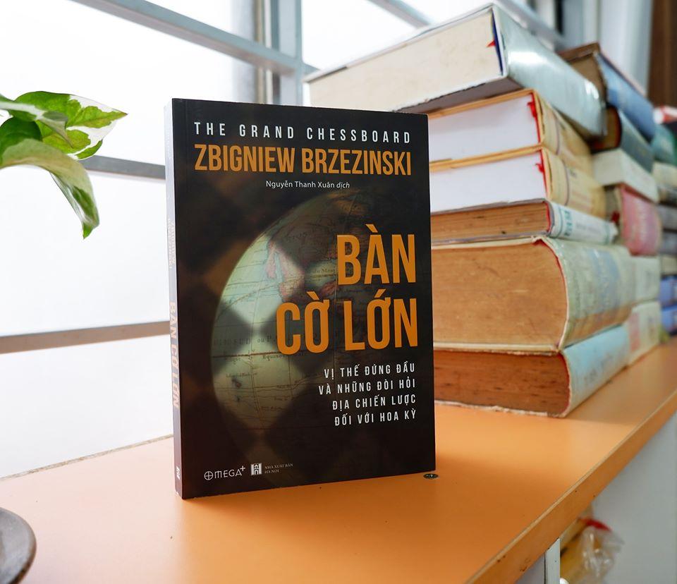 Sách - Bàn cờ lớn