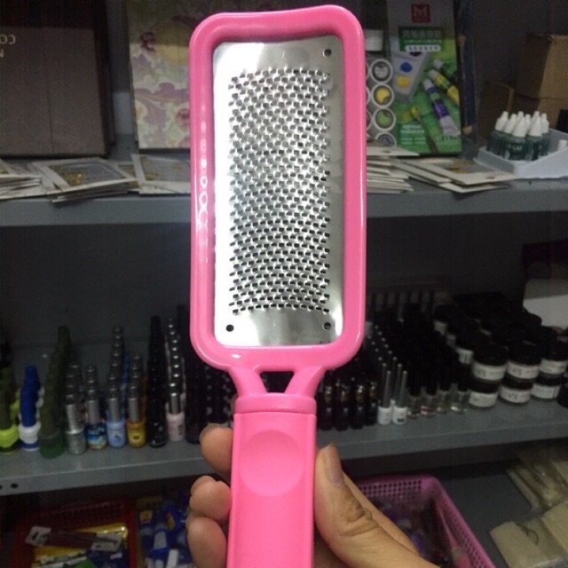 Bàn trà gót chân, lấy da chết