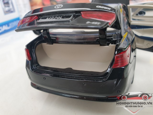 Xe mô hình Toyota Crown, tỉ lệ 1:24