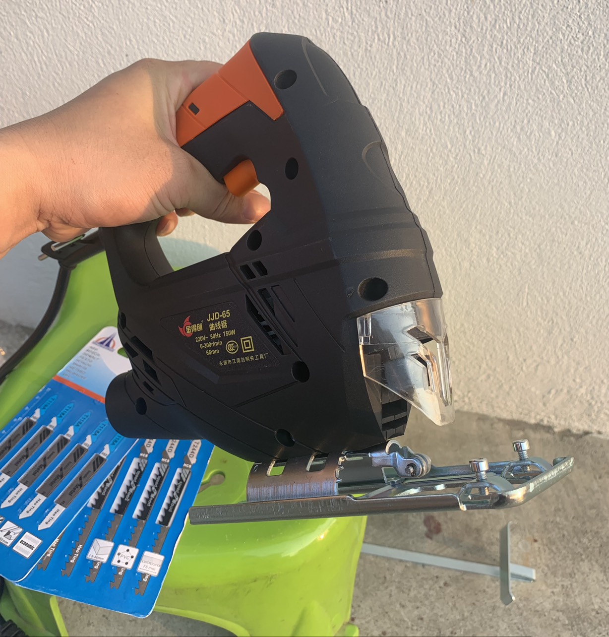 MAY CƯA LỌNG CẦM TAY 710W