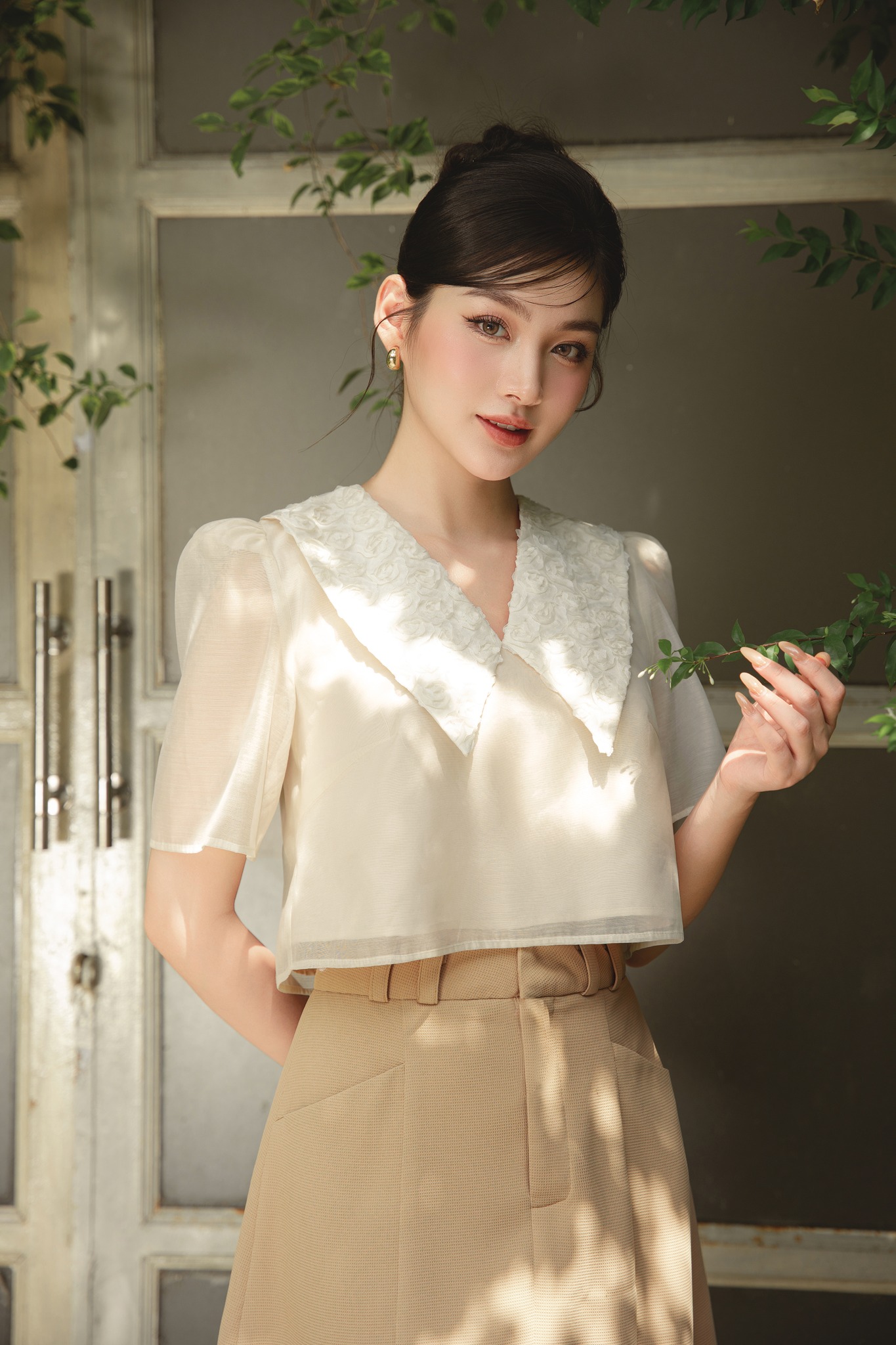Voucher siêu sale 15% OLV - Áo kiểu trơn ngắn Elias Fleur Top