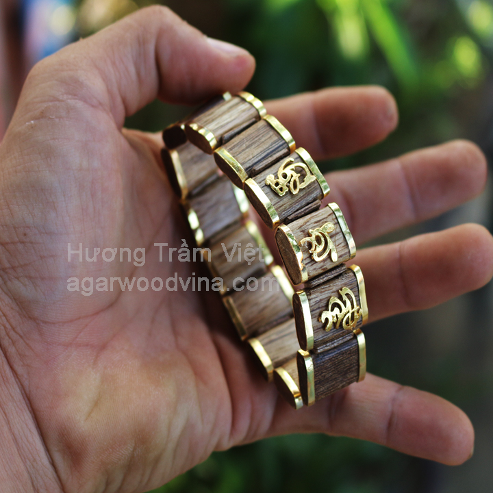 Vòng tay trầm hương tự nhiên