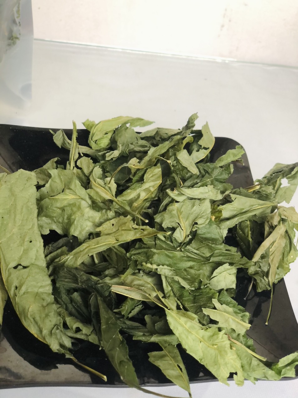 TRÀ LÁ SÂM NGỌC LINH ( HÀNG LOẠI I) GÓI 100G