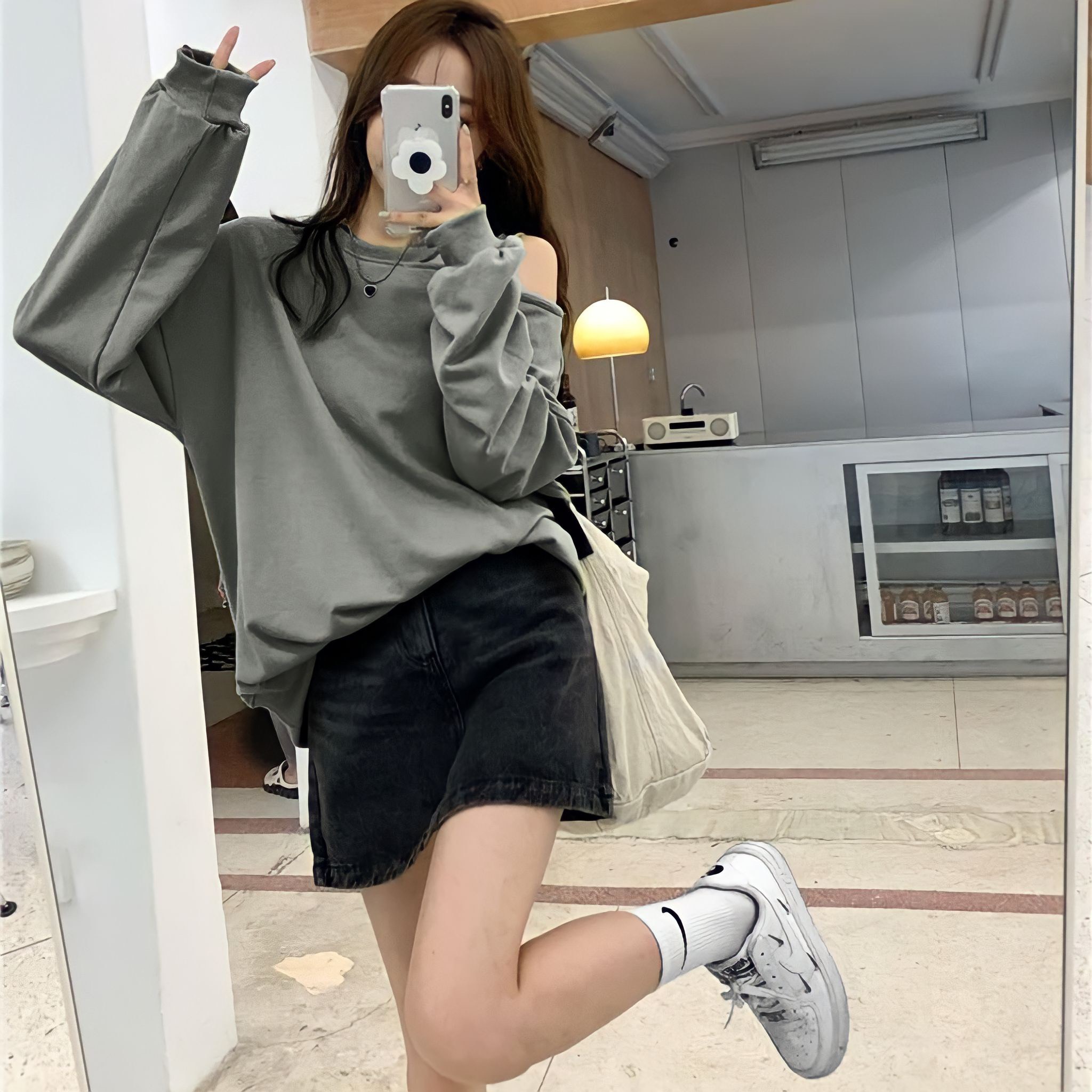 [FREESHIP + HOÀN TIỀN 50K] Áo Nỉ Nữ Khoét Vai Dài Tay 🦋 Áo Thun Nữ Dáng Trùm Mông Cá Tính 2 Màu 🦋