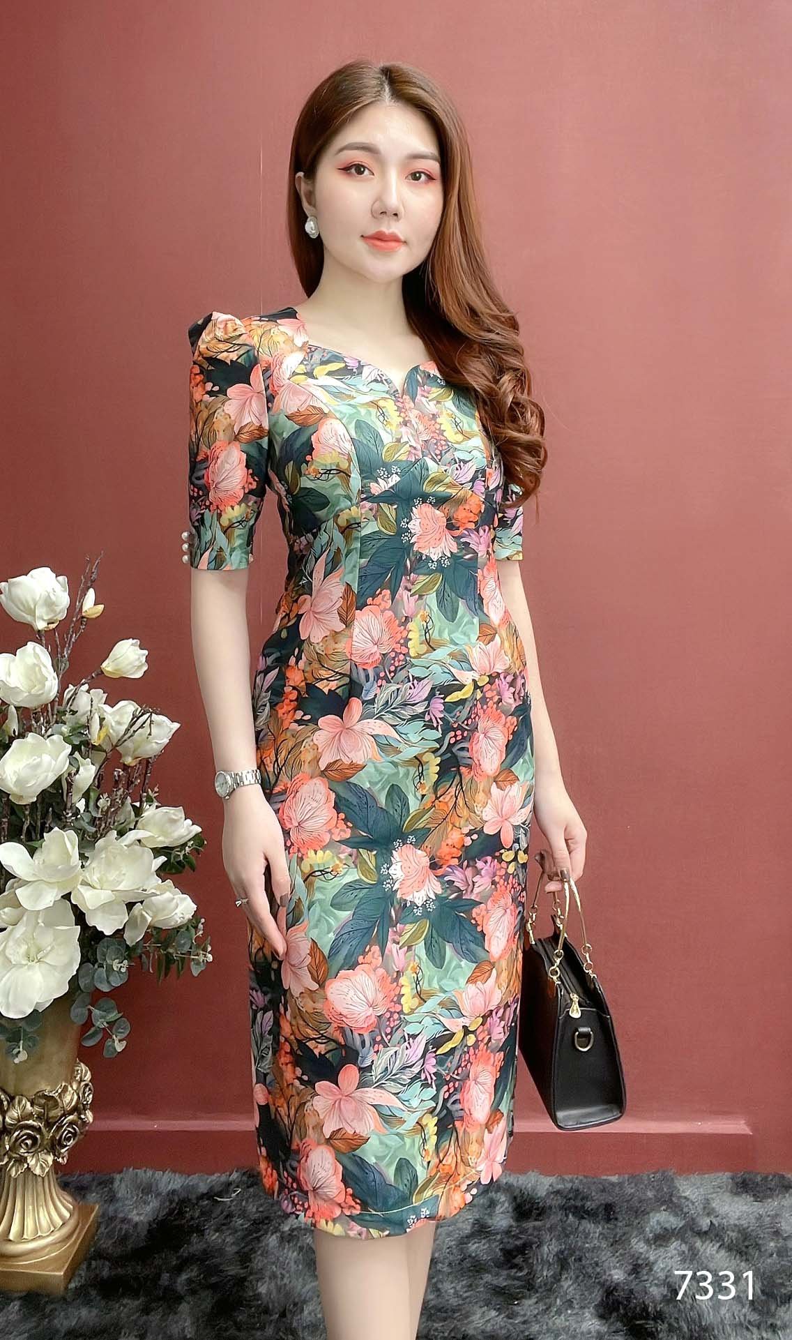 Đầm EMY EM7331 Suông Cổ Lục Giác
