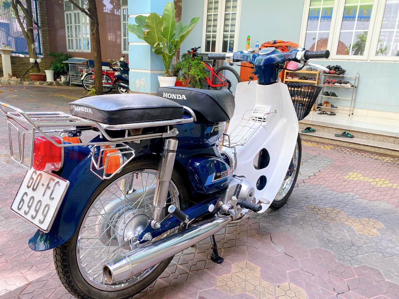 BAGA BẢO VỆ ĐÈN HẬU XE CUB 81 SẮT XI