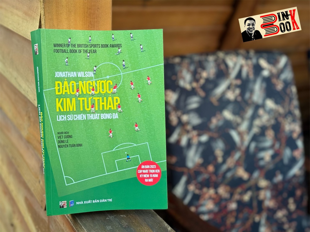 Đảo ngược kim tự tháp – lịch sử chiến thuật bóng đá - jonathan wilson – dịch giả việt cường, dũng lê và nguyễn tuấn bình – bình book