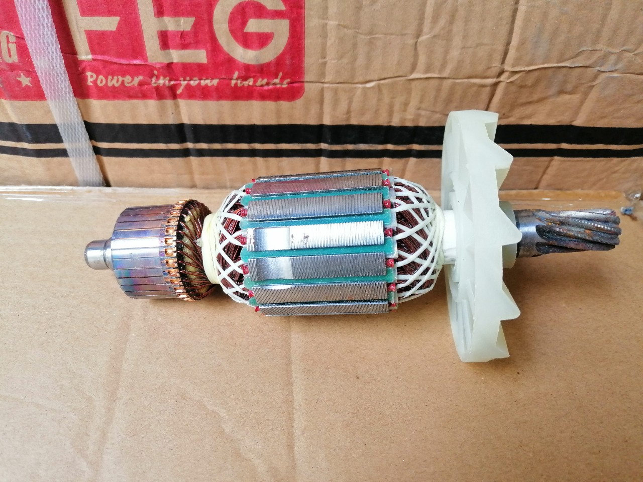 Ro to, ruột máy đục 30mm feg 585 eg 585