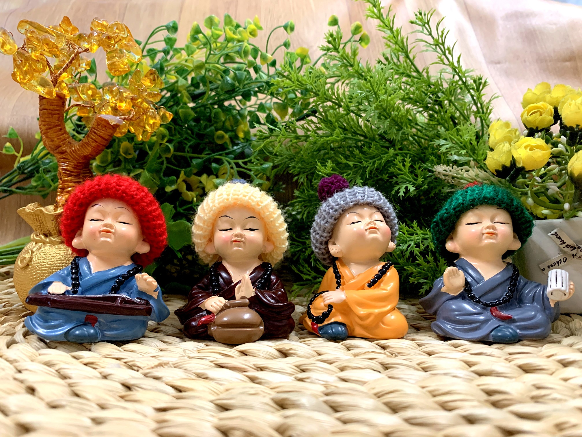 Bộ 4 tượng chú tiểu Cầm Kỳ đội nón len ( Hình Thật - Độc Quyền )