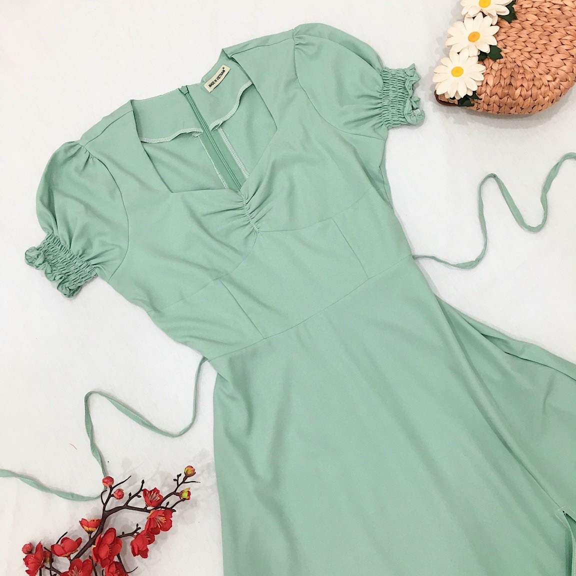 Đầm mint nhúng ngực xẻ tà