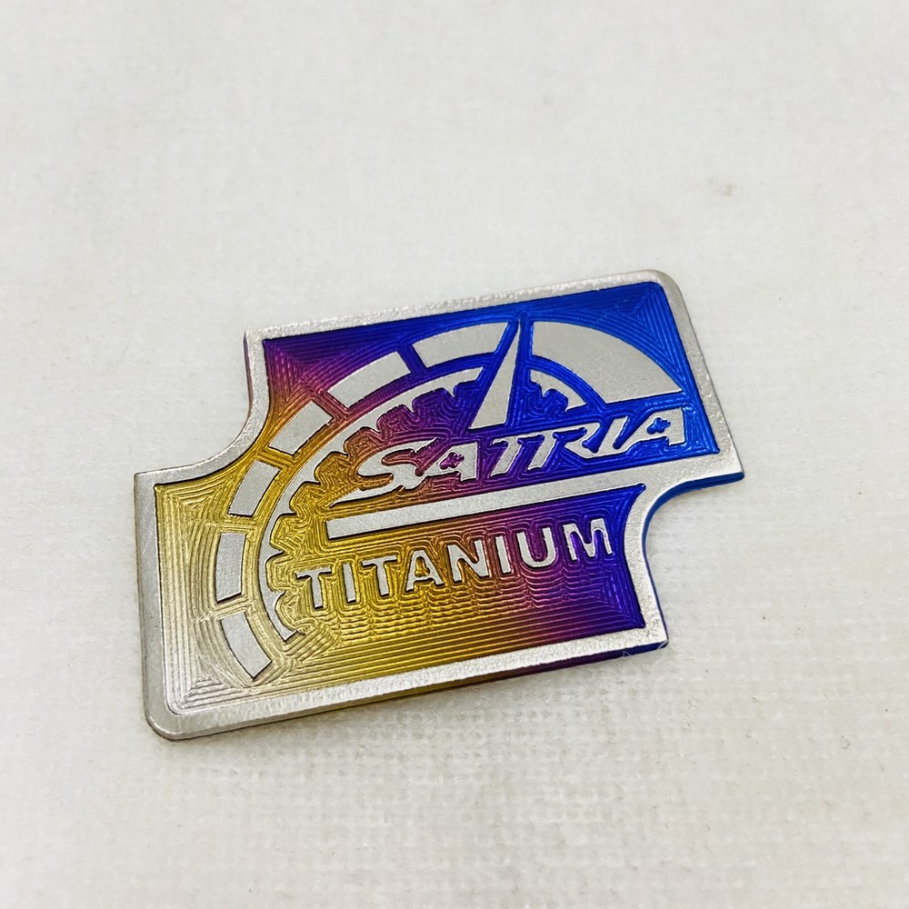 [NHỎ NHỎ XINH XINH] Tem titan xe máy gắn nắp bình dầu SATRIA (100% TITANIUM)