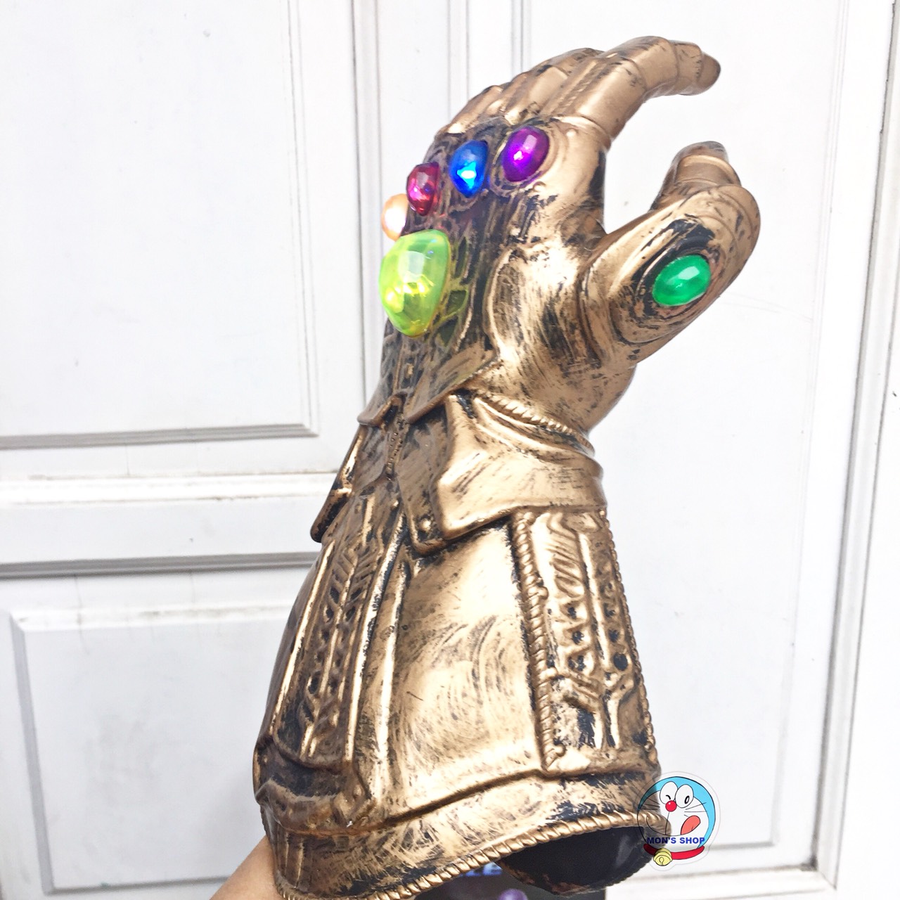 Găng tay vô cực, găng tay Thanos dùng pin, có âm thanh và ánh sáng