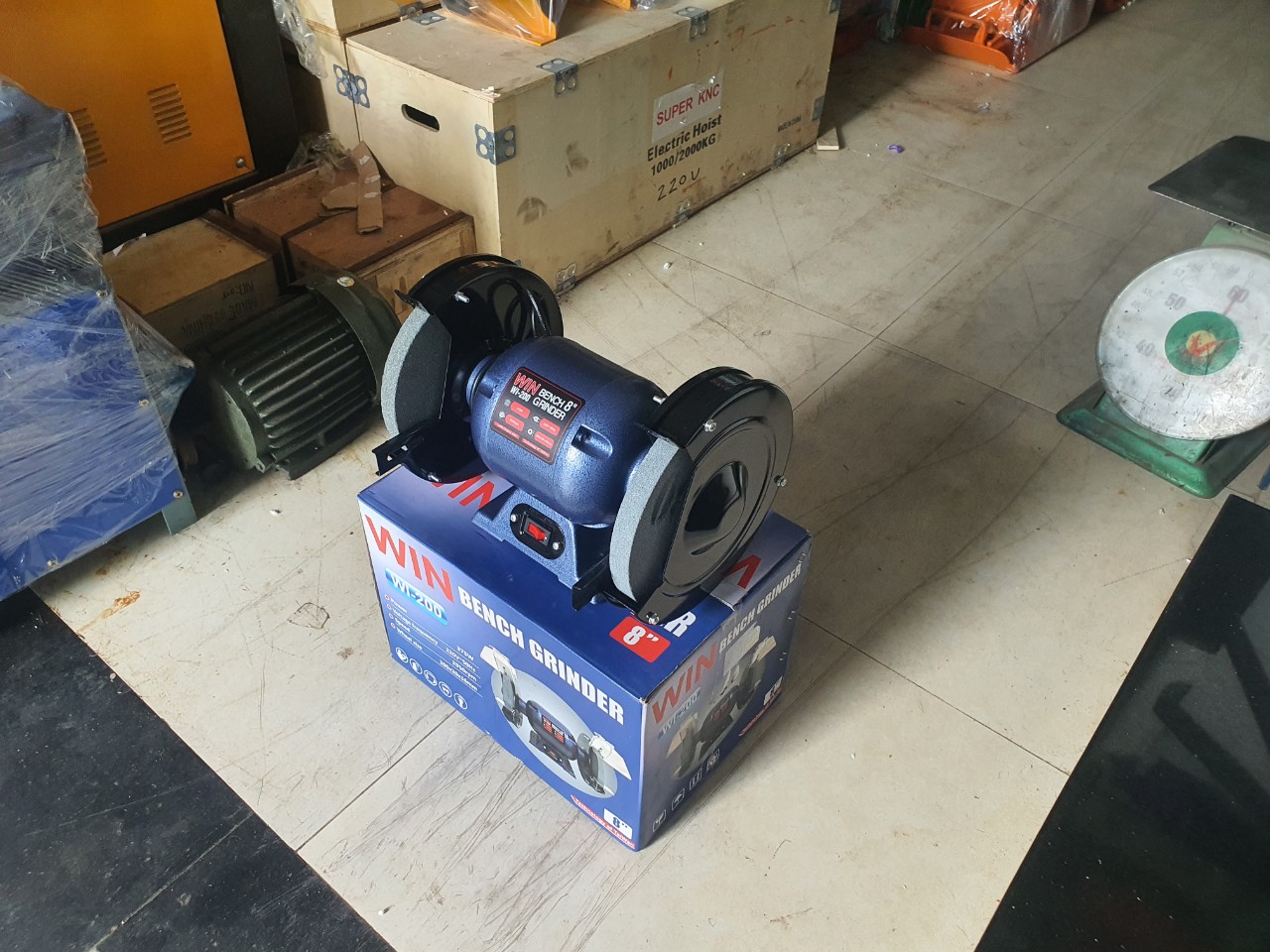 Máy mài hai đá WI-200 8" Bench Grinder
