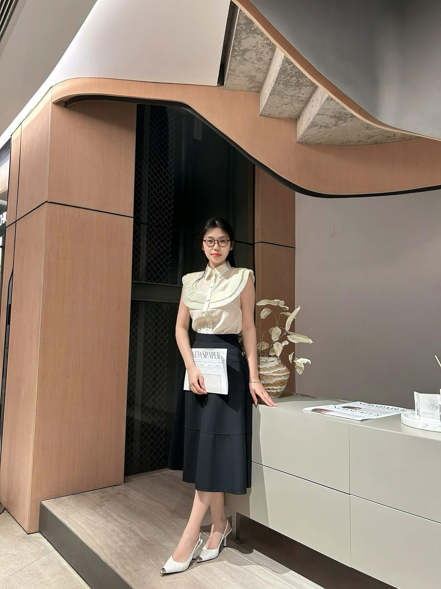 D.CHIC Áo sơ mi can diềm dập ly cổ phối màu MS: 1811934