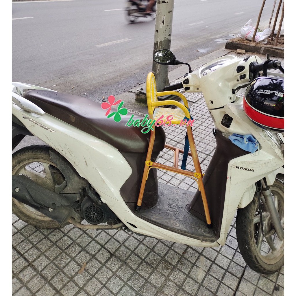 Ghế đi xe máy bằng mây