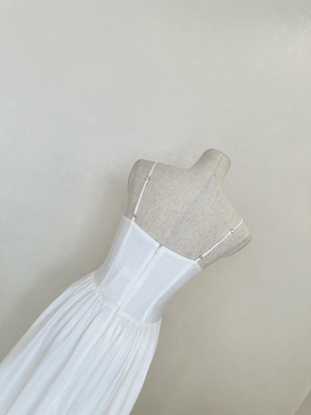 Đầm maxi 2 dây nút bọc dáng xòe