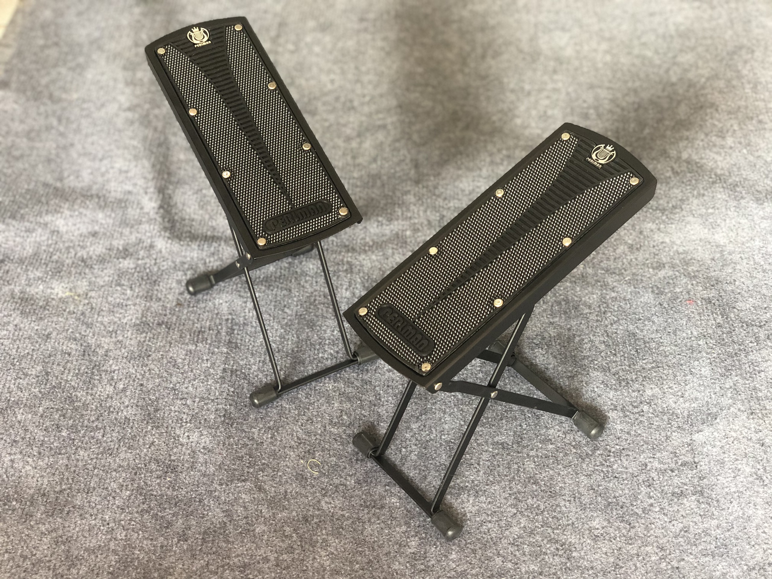Ghế gác chân chơi guitar Perlman