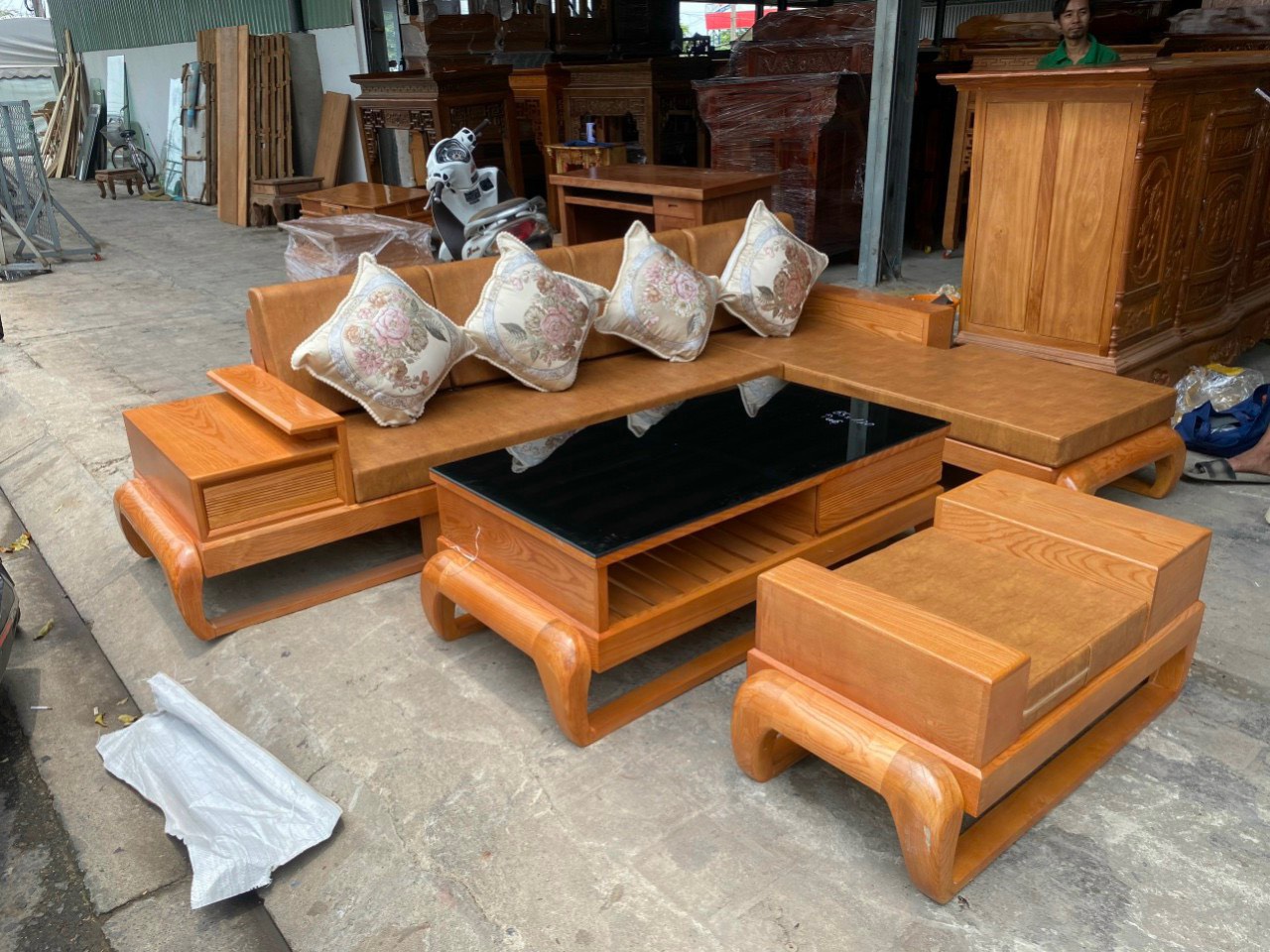 Sofa Góc L Phòng Khách Màu vàng chanh Chân Quấn Gỗ đinh hương
