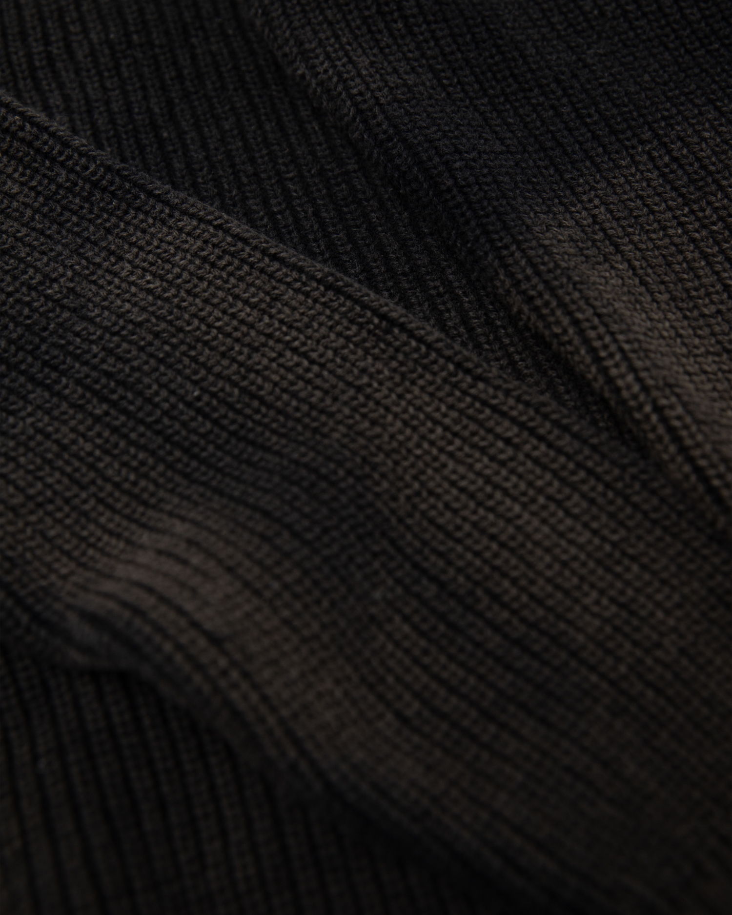 LOGO WASHED BLACK KNIT SWEATER