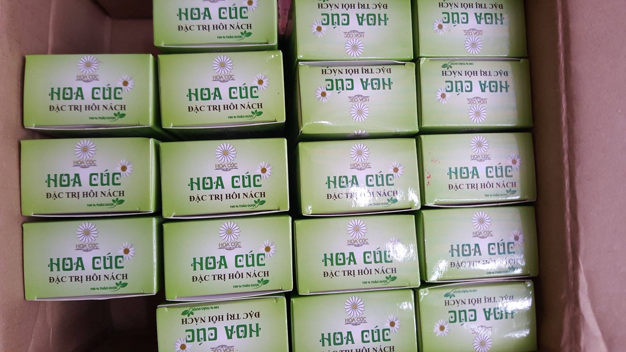 Lọ xịt hôi nách Hoa Cúc