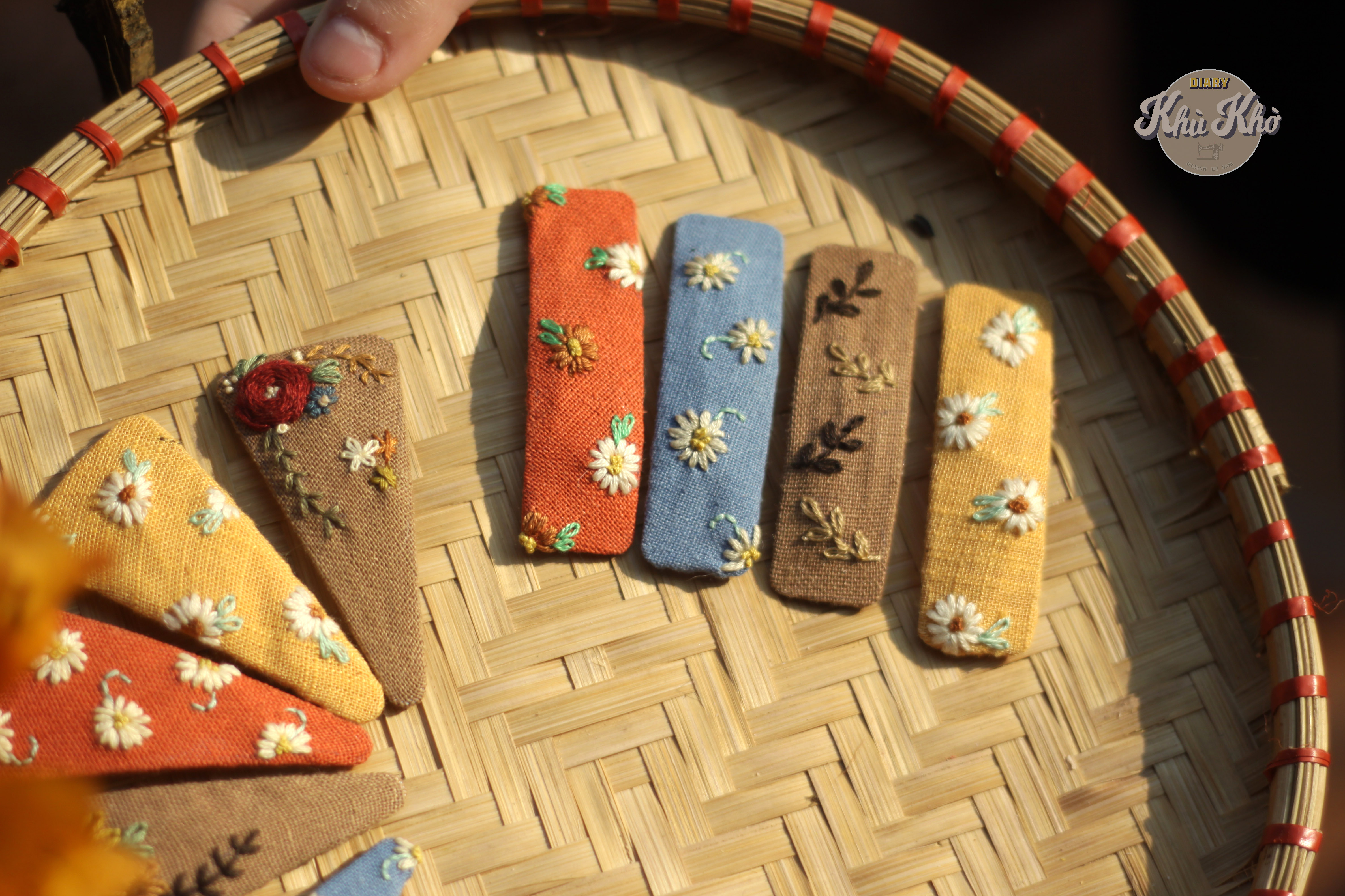 SET 2 KẸP TÓC HANDMADE THÊU TAY chat để chọn mẫu