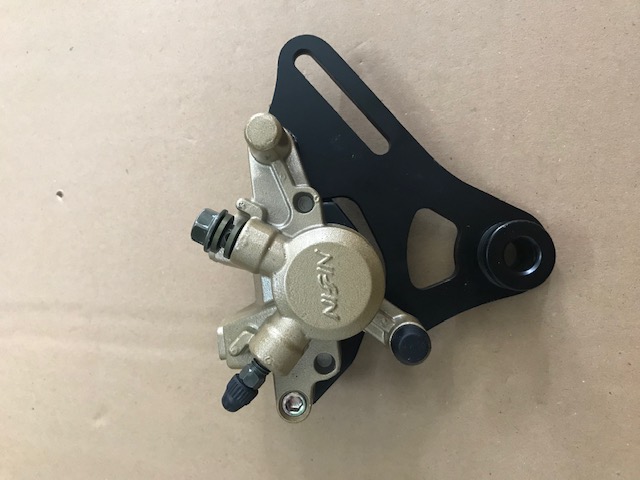 Heo dầu dưới exciter 135 sau