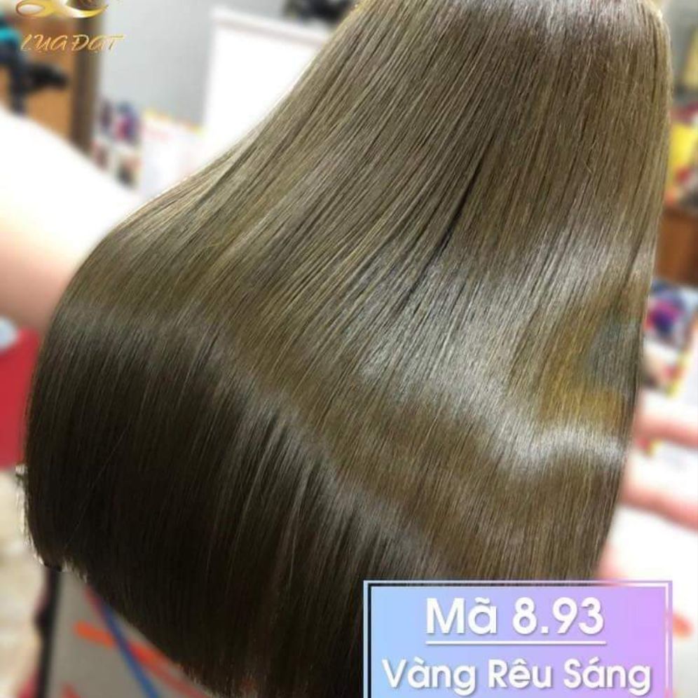 Thuốc nhuộm tóc màu vàng rêu sáng giúp bạn có một mái tóc khỏe và bóng mượt. Hãy xem hình ảnh đẹp rực rỡ về thuốc nhuộm tóc này và chọn cho mình một kiểu tóc đầy phong cách.