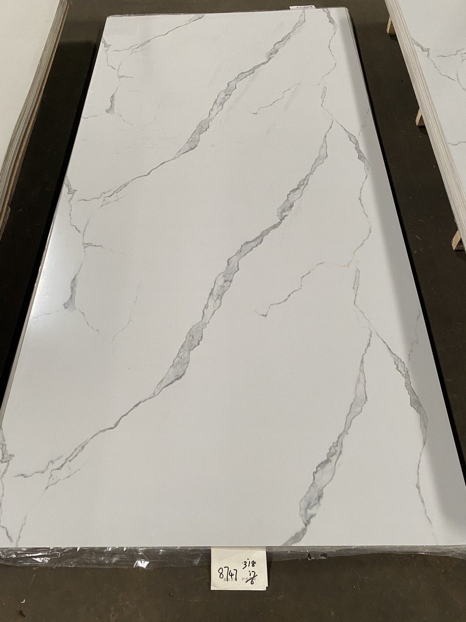 Tấm ốp tường PVC vân mây