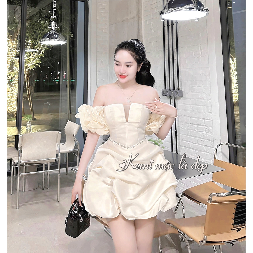 Váy công chúa trễ vai xẻ ngực tay bèo dáng đầm bồng bí chất Tafta dây đá cao cấp khâu eo Kemi
