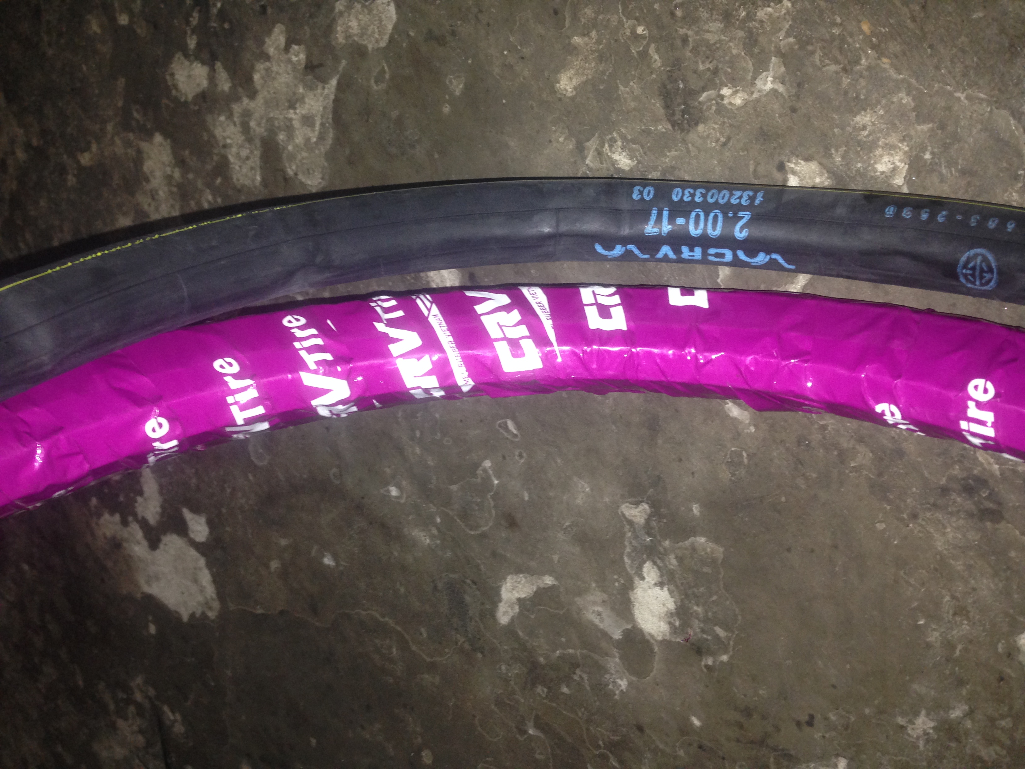 1 Vỏ xe 225-17(60/90-17) CRV technology thailan bao bì tím