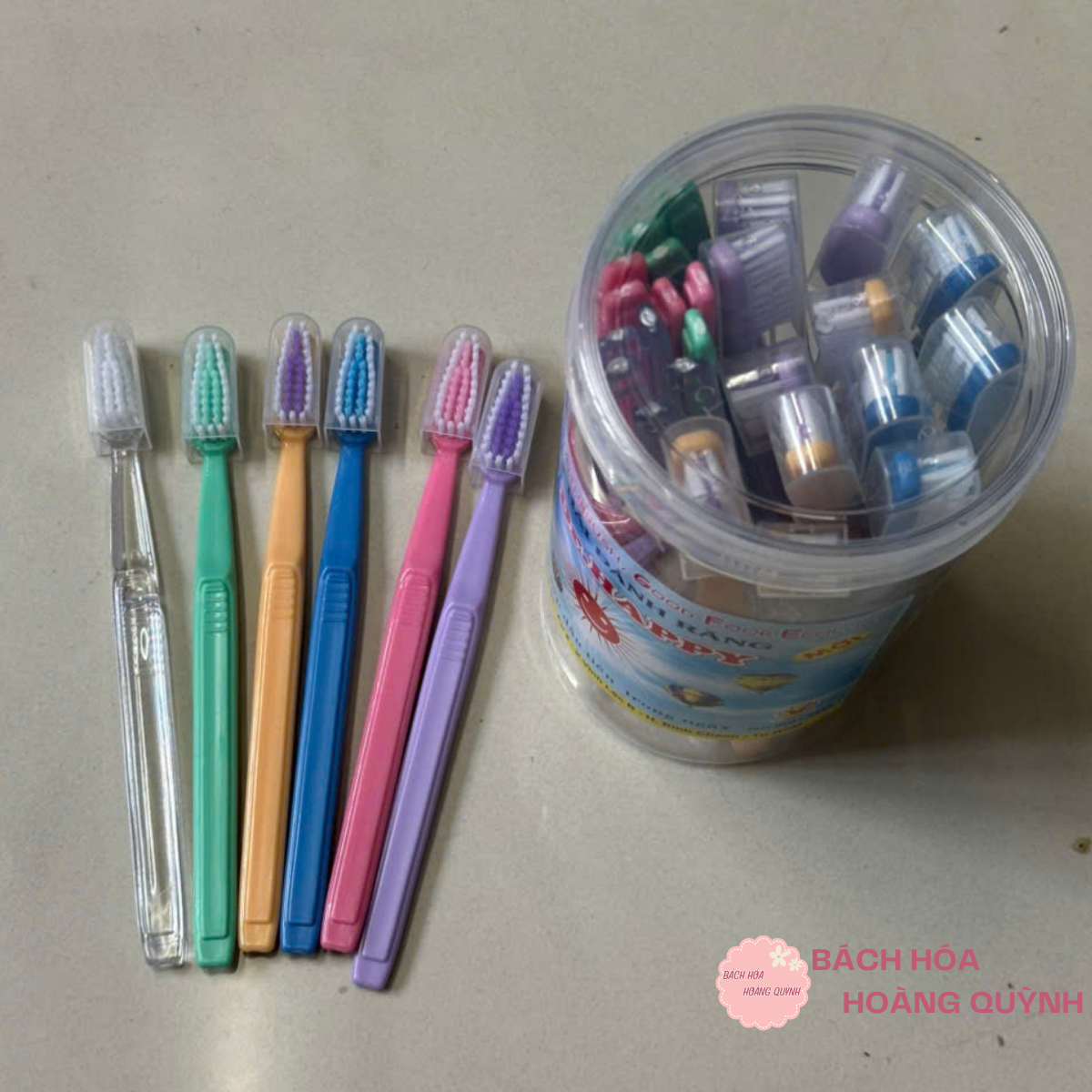 Combo 5 cây bàn chải đánh răng Happy có nắp đậy.