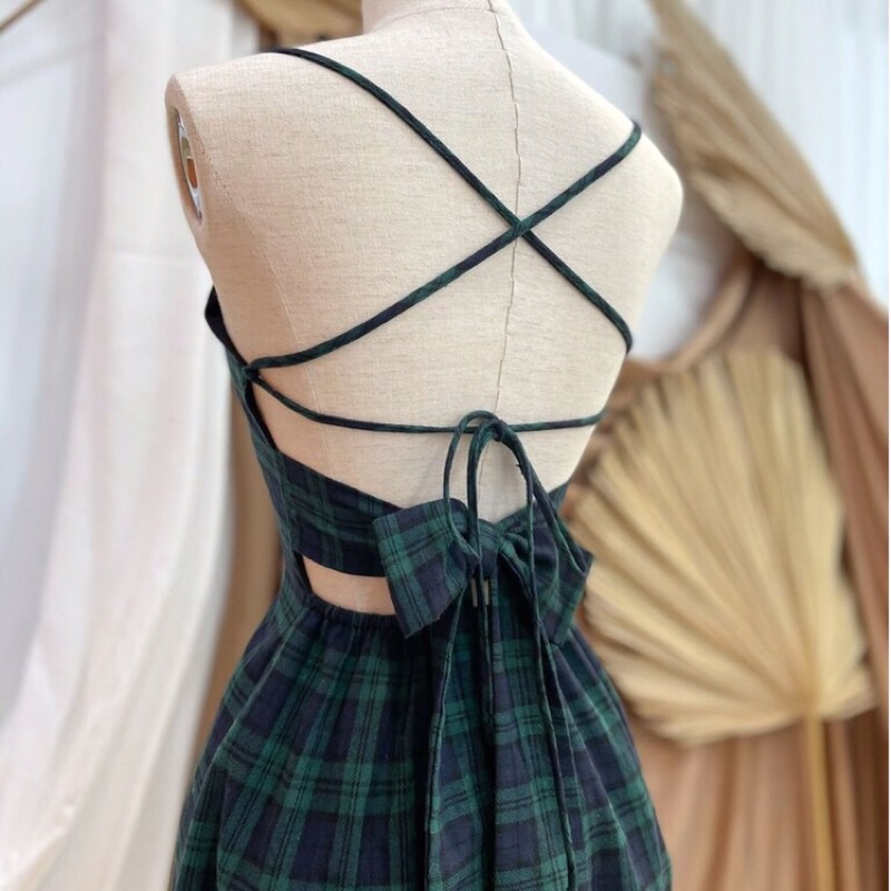 Đầm caro xòe hai dây hở lưng Freesize