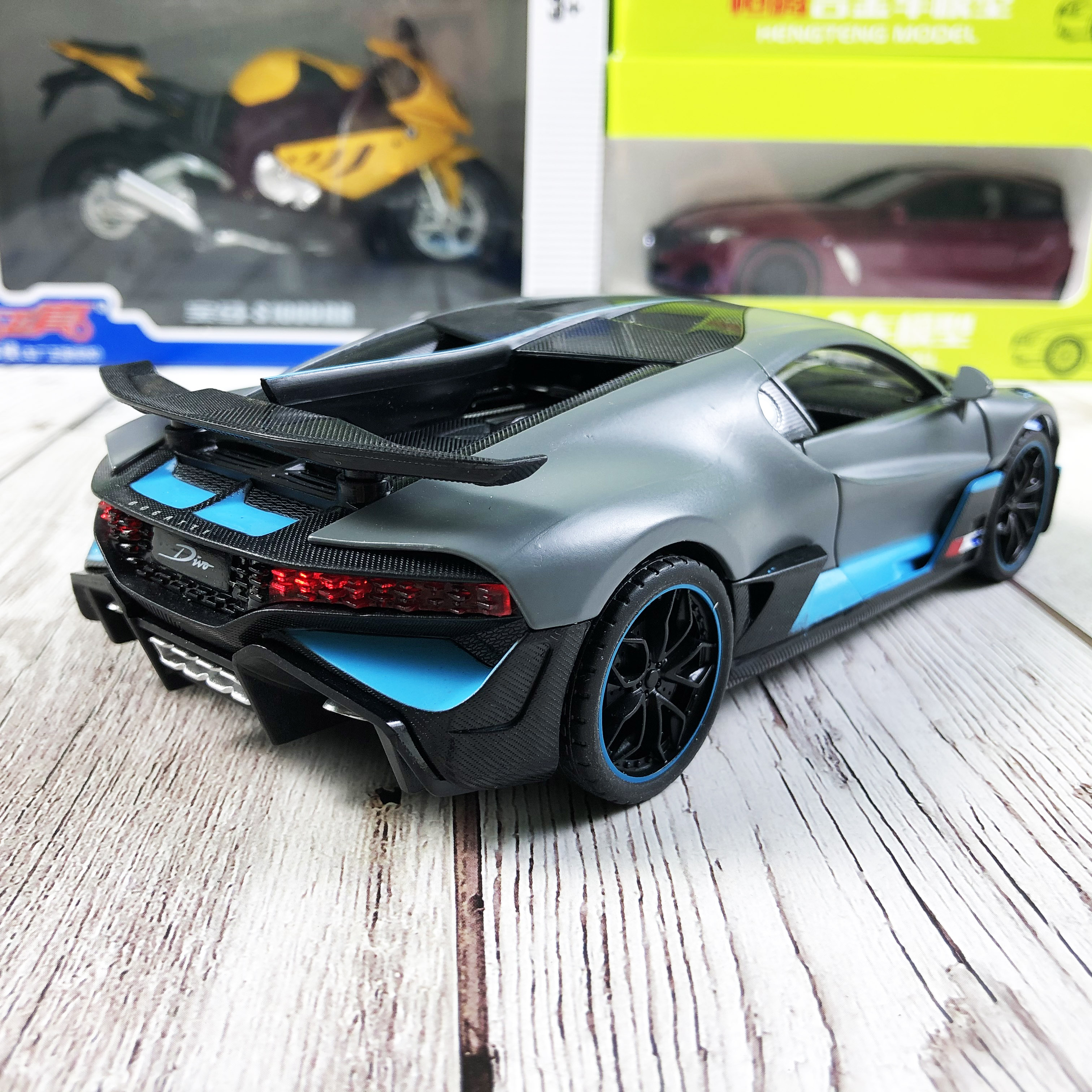 Xe mô hình Bugatti Divo tỉ lệ 1:24 hãng Hengteng