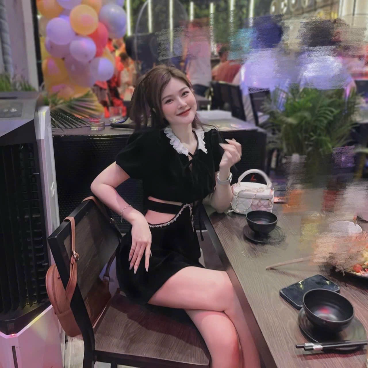 Đầm  nhung bèo cổ dây đá eo