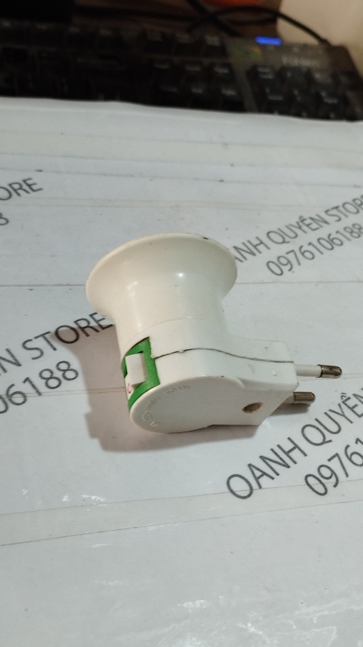 Đui liền phích cắm có công tắc